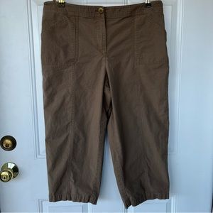 •Chicos• Capri Hiking/Outdoors Pants - Size 12 (Chico’s Size 2)